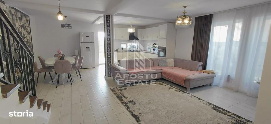 Casă cu 5 camere cu Teren 320 Mp în Dumbrăvița