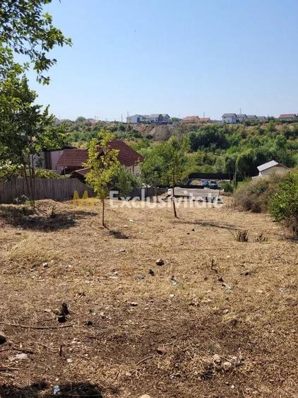 Teren de 1083.57 mp, în Războieni