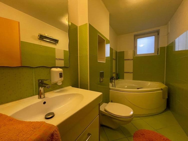 Casă individuală cu 5 camere cu Canalizare în Moșnița Veche