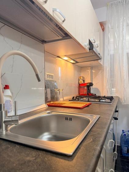 Apartament semidecomandat în Baba Novac
