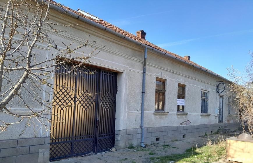 Casă cu 4 camere în Bănia