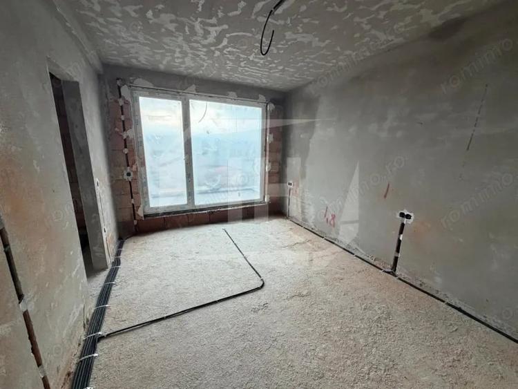 Apartament cu 4 camere semidecomandat în Mărăști