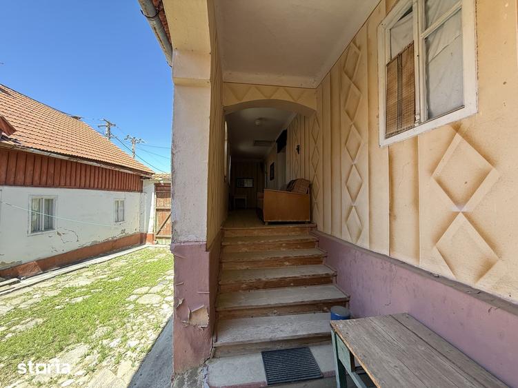 Casă cu 4 camere cu Teren 400 Mp în Poiana Sibiului