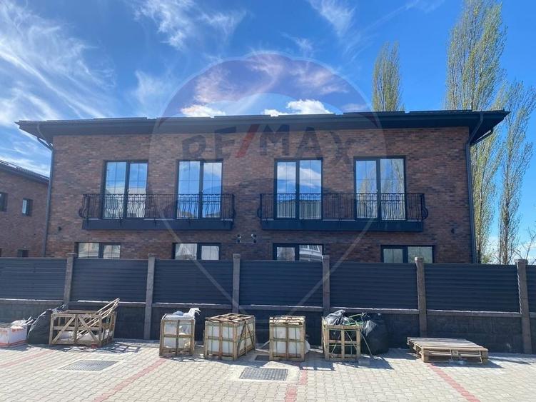 Duplex cu 4 camere cu Teren 134 Mp în Central