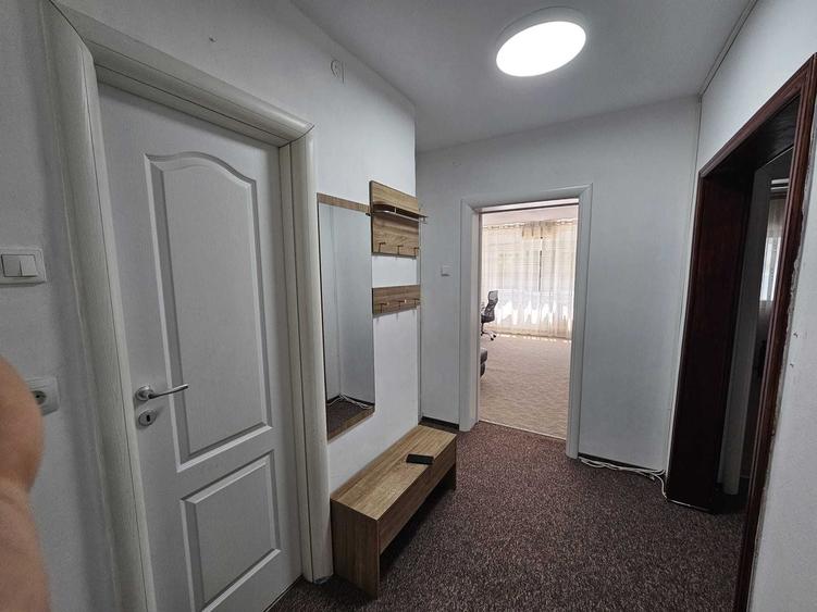 Apartament cu 2 camere decomandat în Universitate