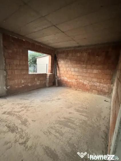 Casă cu 4 camere cu Teren 750 Mp în Central