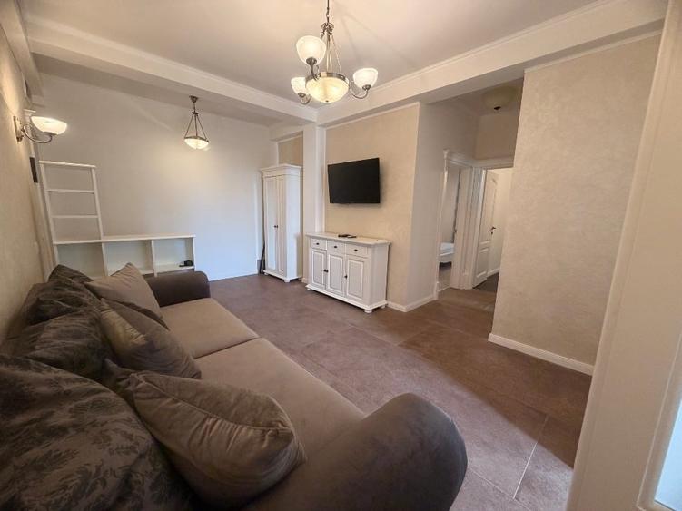 Apartament cu 3 camere decomandat, mobilat în Dumbrăvița