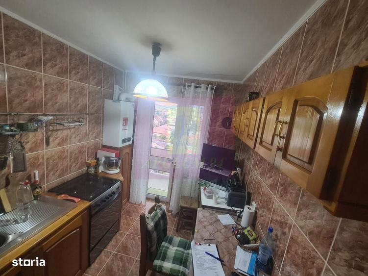 Apartament cu 3 camere decomandat în Cuza
