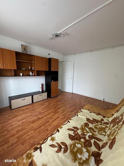Apartament cu 2 camere semidecomandat în Baziaș