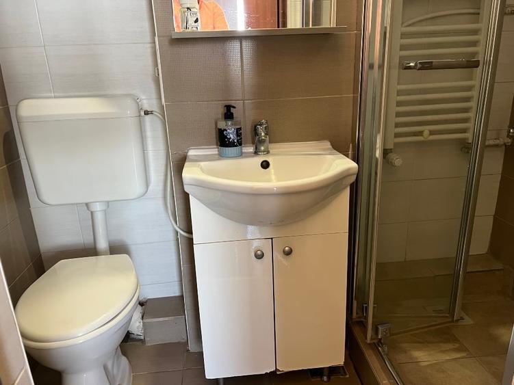 Apartament cu 2 camere semidecomandat, mobilat în Cișmigiu