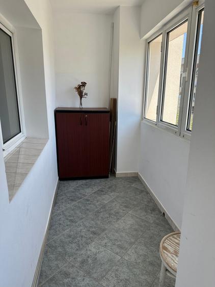 Apartament cu 3 camere decomandat, mobilat în Decebal