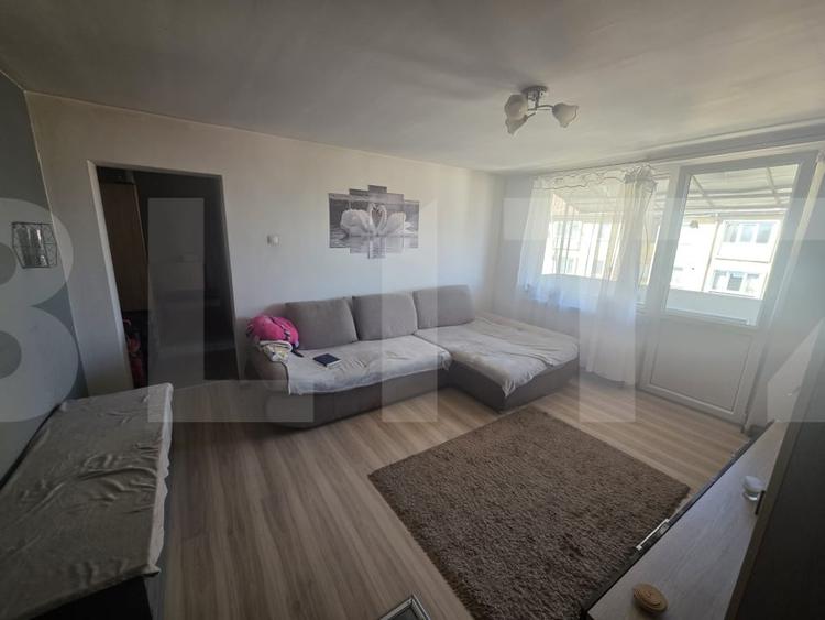 Apartament cu 3 camere semidecomandat, mobilat în Ozun