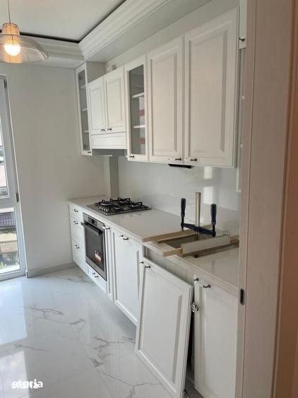Apartament cu 4 camere decomandat în Băneasa