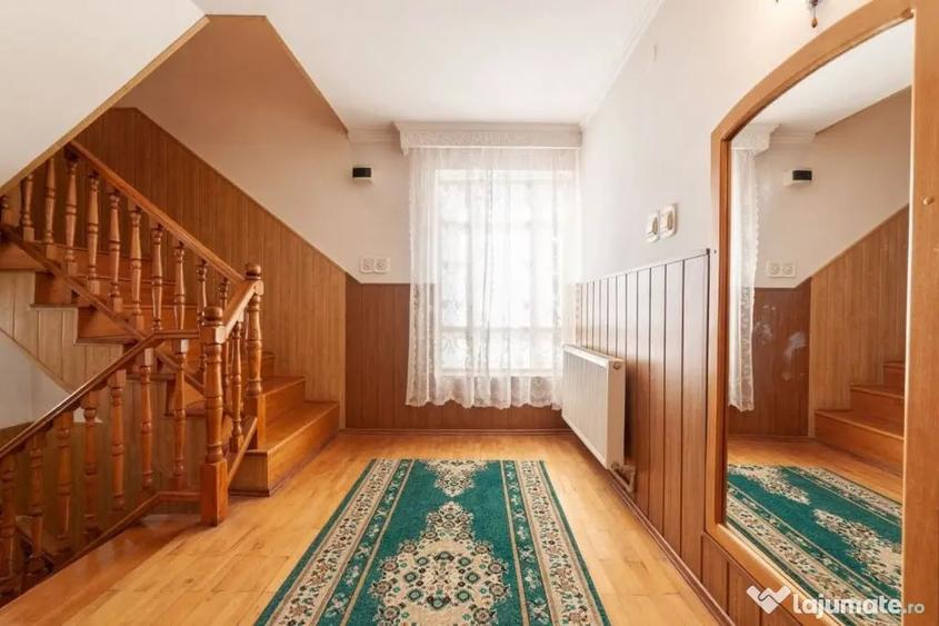 Casă cu 7 camere cu Teren 350 Mp în Exercițiu