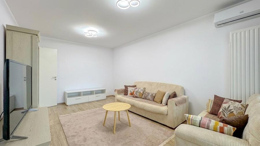 Apartament cu 3 camere decomandat în Tractorul
