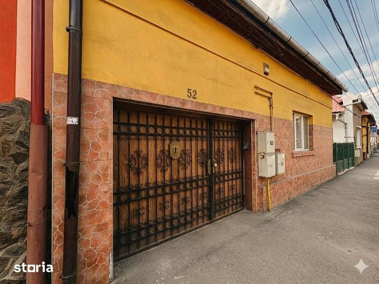 Casă cu 6 camere cu Teren 670 Mp în Central