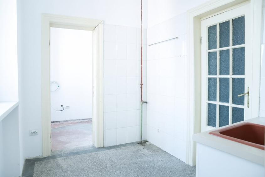 Apartament cu 3 camere circular în P-ța Unirii