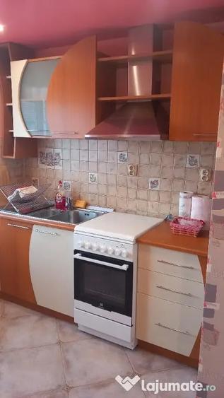 Apartament cu 3 camere decomandat în Nufărul