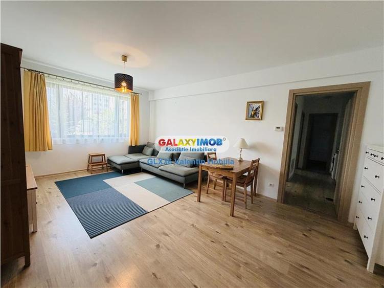 Apartament cu 3 camere semidecomandat, mobilat în Băneasa