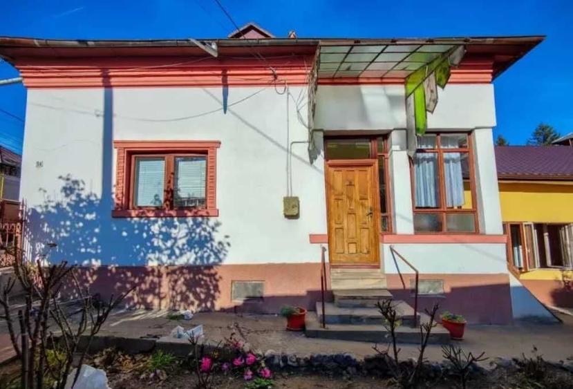 Casă cu 4 camere în Central