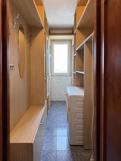Apartament cu 3 camere semidecomandat în Aurel Vlaicu