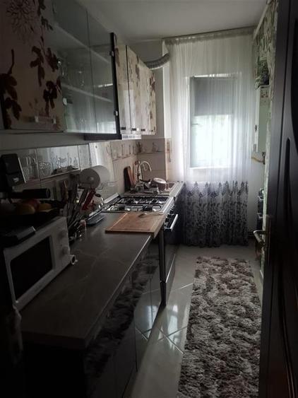 Apartament cu 3 camere semidecomandat, mobilat în Tătărași