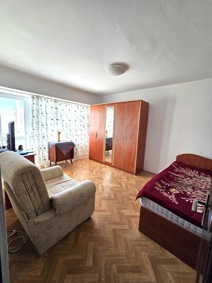 Garsonieră decomandată în Sud