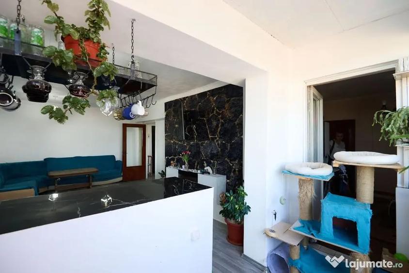 Apartament cu 4 camere decomandat în Central