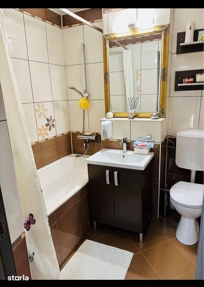 Apartament cu 4 camere decomandat în Central