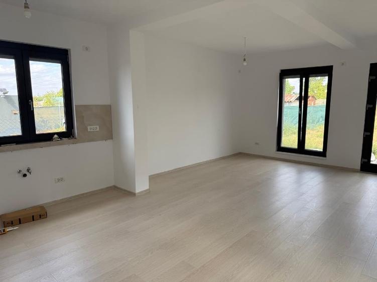 Casă individuală cu 4 camere cu Canalizare în Giroc