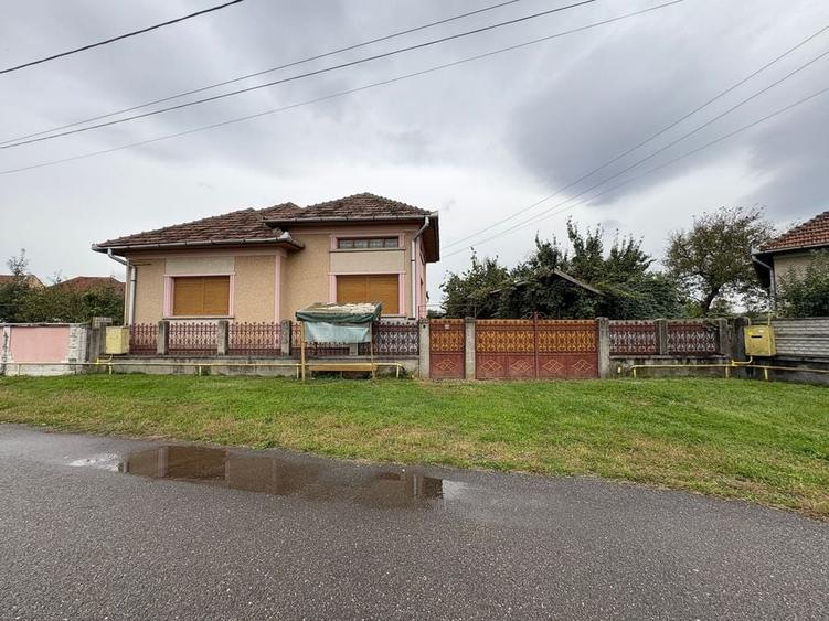 Casă cu 3 camere în Sântandrei