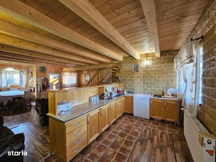 Casă cu 4 camere în Tău