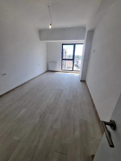 Apartament cu 3 camere decomandat în Energia