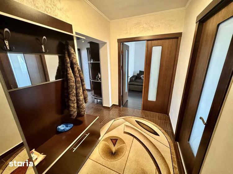 Apartament cu 3 camere decomandat, mobilat în Central