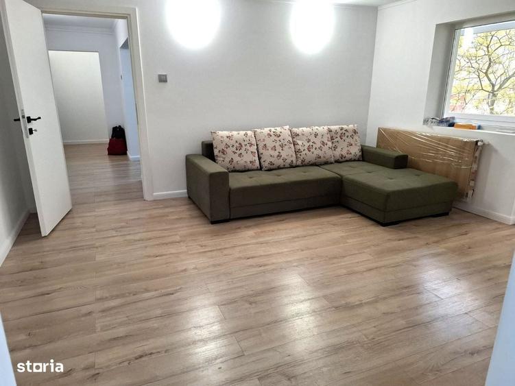 Apartament cu 3 camere în Broșteni
