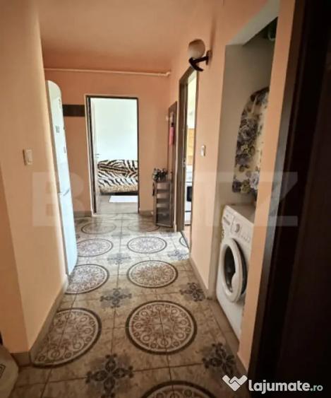 Apartament cu 3 camere semidecomandat în Cetate