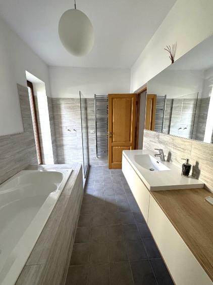 Duplex cu 5 camere cu Teren 140 Mp în Doamna Ghica