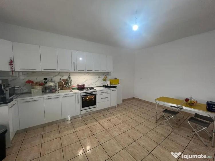 Apartament cu 4 camere decomandat în Aradul Nou