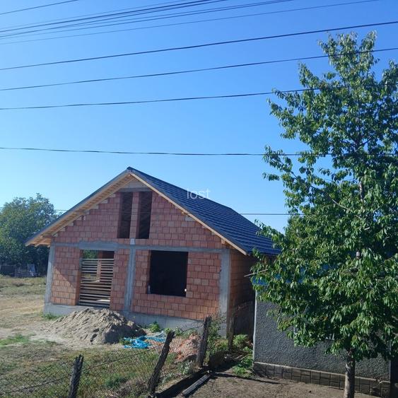 Casa de vanzare ala rosu