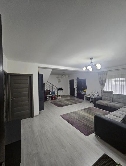 Casă individuală cu 5 camere cu Canalizare în Afumați