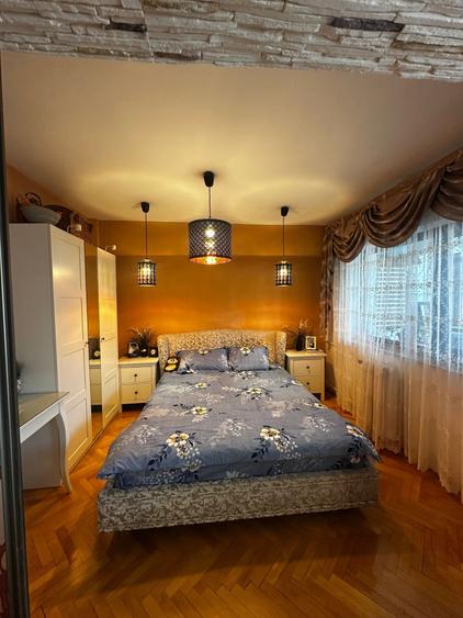 Apartament cu 4 camere decomandat în Sărari