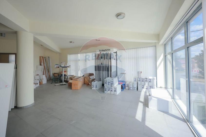 Spațiu comercial, de 456 mp, în Episcopia Bihorului