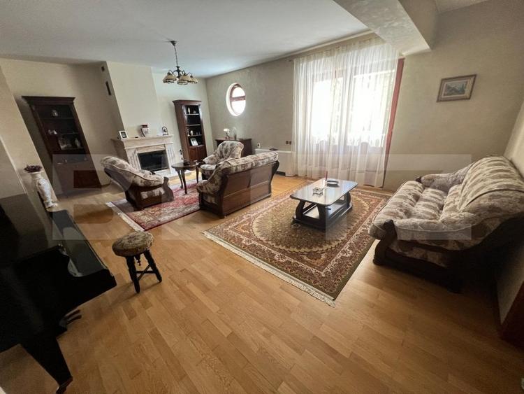 Casă individuală cu 11 camere cu Piscina în Bariera Vâlcii