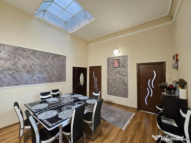 Apartament cu 6 camere decomandat în Calea Victoriei