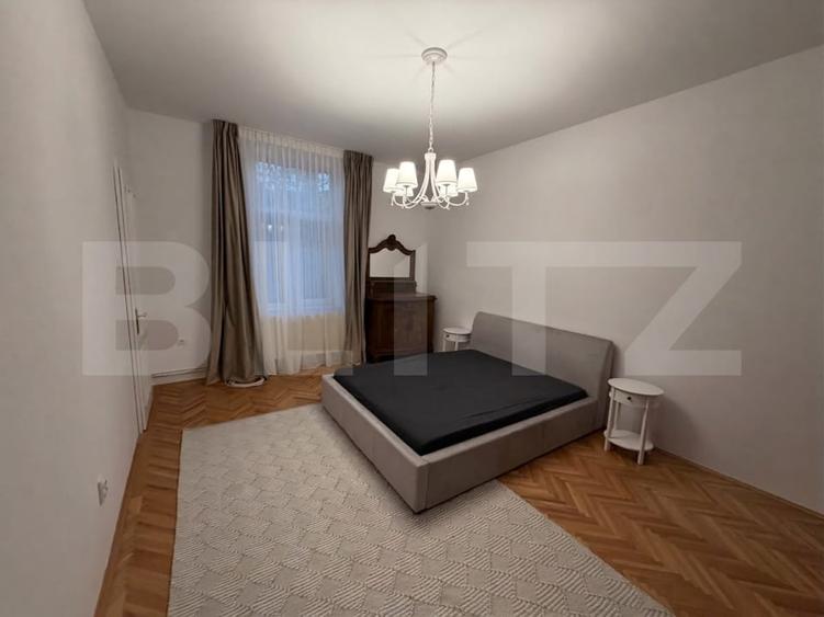 Apartament cu 3 camere semidecomandat, mobilat în Central