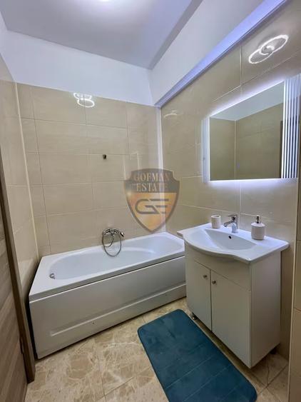 Apartament cu 3 camere decomandat, mobilat în Mamaia