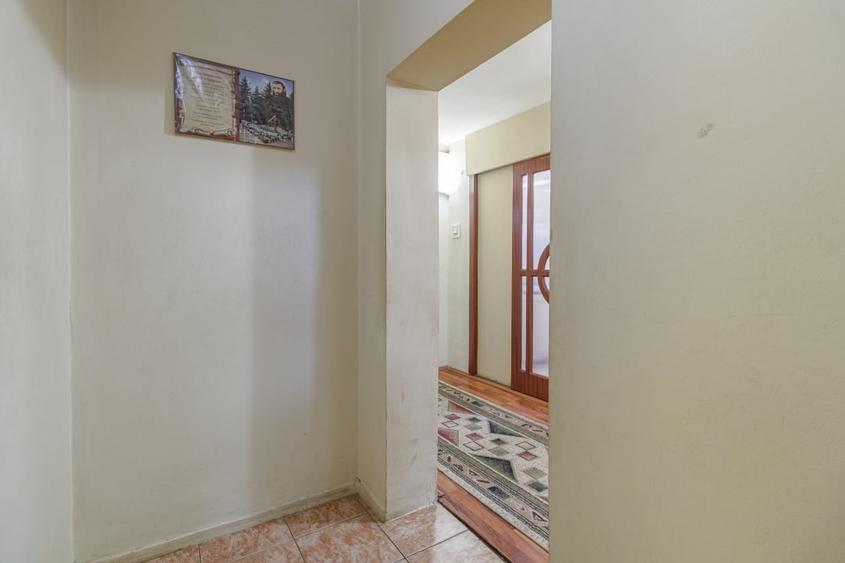 Apartament cu 3 camere decomandat, mobilat în Bragadiru