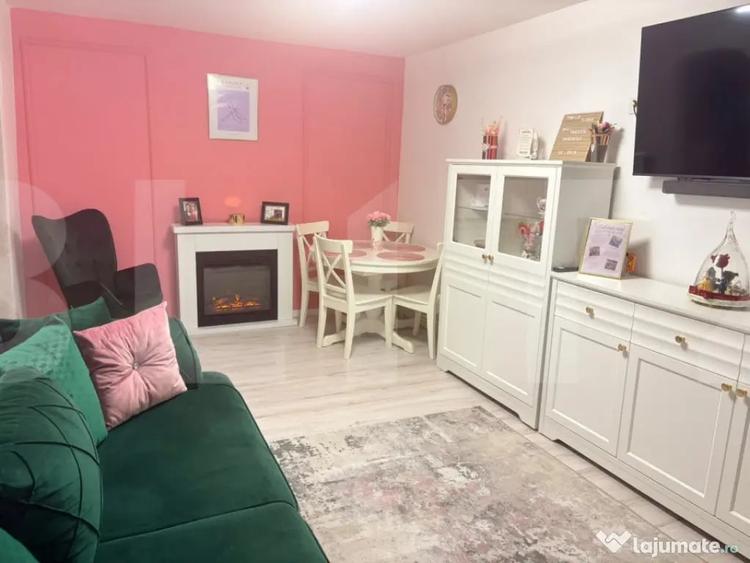 Apartament cu 3 camere decomandat în Central