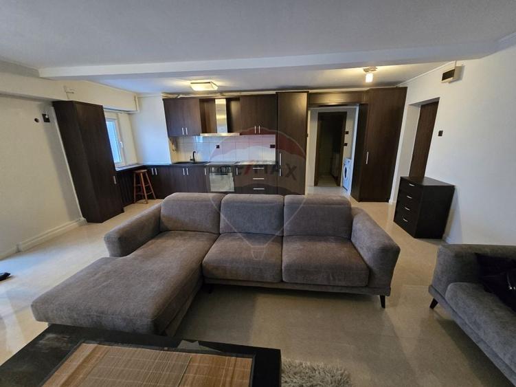 Apartament cu 2 camere decomandat, mobilat în Faleza Nord