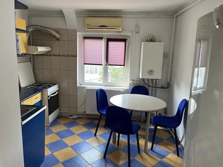 Apartament cu 2 camere decomandat în 1 Decembrie